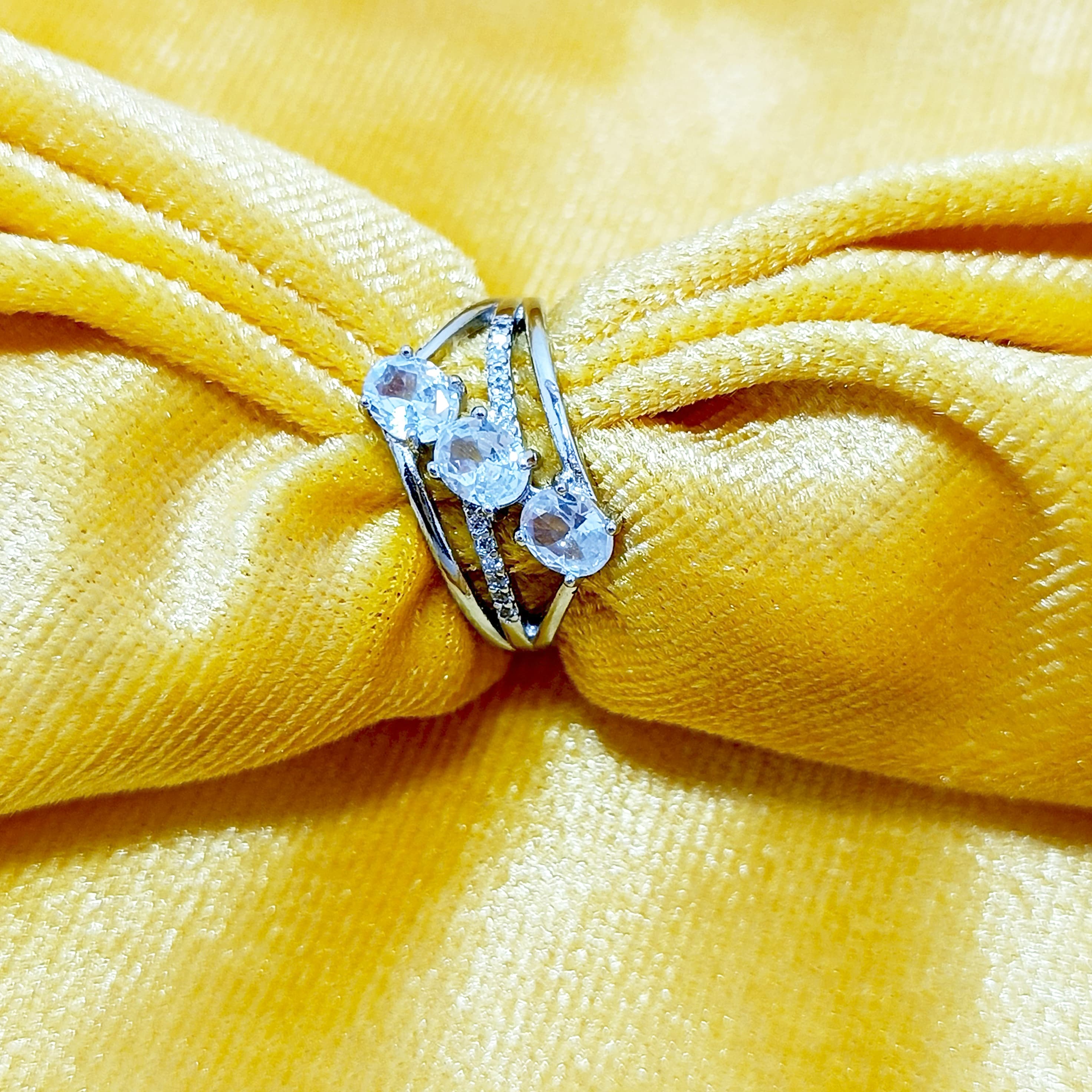 A Minimalist Blue Shade Synthetic Zirconia Ladies Ring For Parties, Daily Wear, And Jewelry Gifts